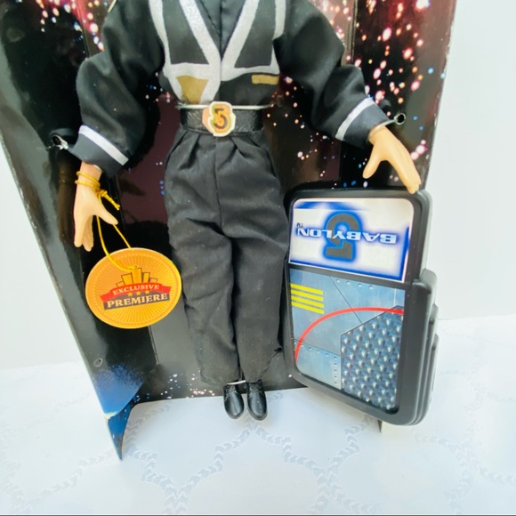 1997 Babylon 5 Commander Susan Ivanova Black Uniform Exclusive Premiere Series - Picture 2 of 9